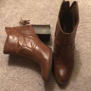 Faux leather Chinese Laundry ankle boots, size 7